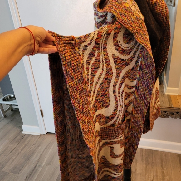 Poncho - Picture 5 of 6